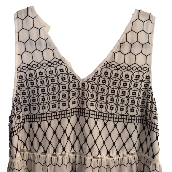 The Gentle Fawn Dress: A Stunning Combination of Elegance and Style - Picture 6 of 16